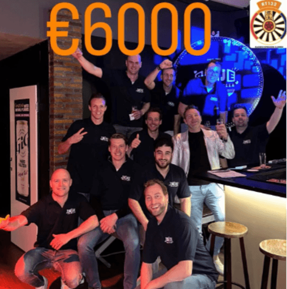 Tafelaars juichen bij de opbrengst van € 6000 van de eerste Radje voor de Sfeer